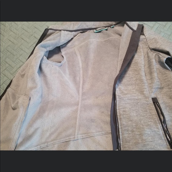 Silver and gray rain jacket - Picture 4 of 4